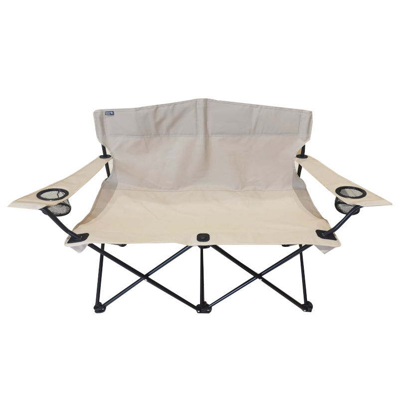 Como o design de uma cadeira de camping afeta sua portabilidade e facilidade de configuração?